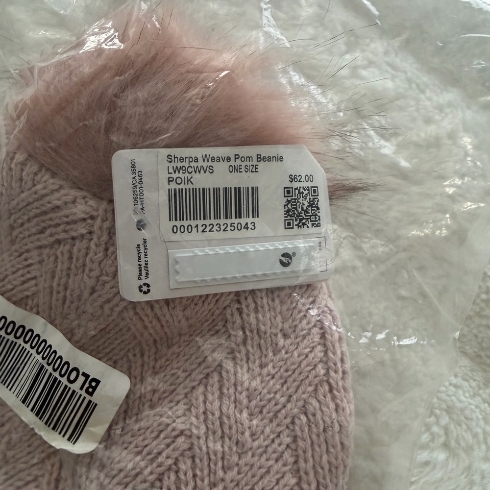 NWT Lululemon Sherpa Weave Pom Beanie - Picture 6 of 8
